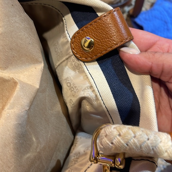 MICHAEL KORS NAVY AND WHITE STRIPED NAUTICAL CANVAS TOTE WITH THICK ROPES - Picture 6 of 6